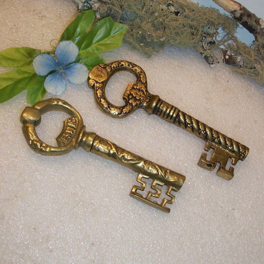 2 Vtg BRASS SKELETON KEYS Wine Bottle Openers 1 Hidden Corkscre VERITAS IN VINO